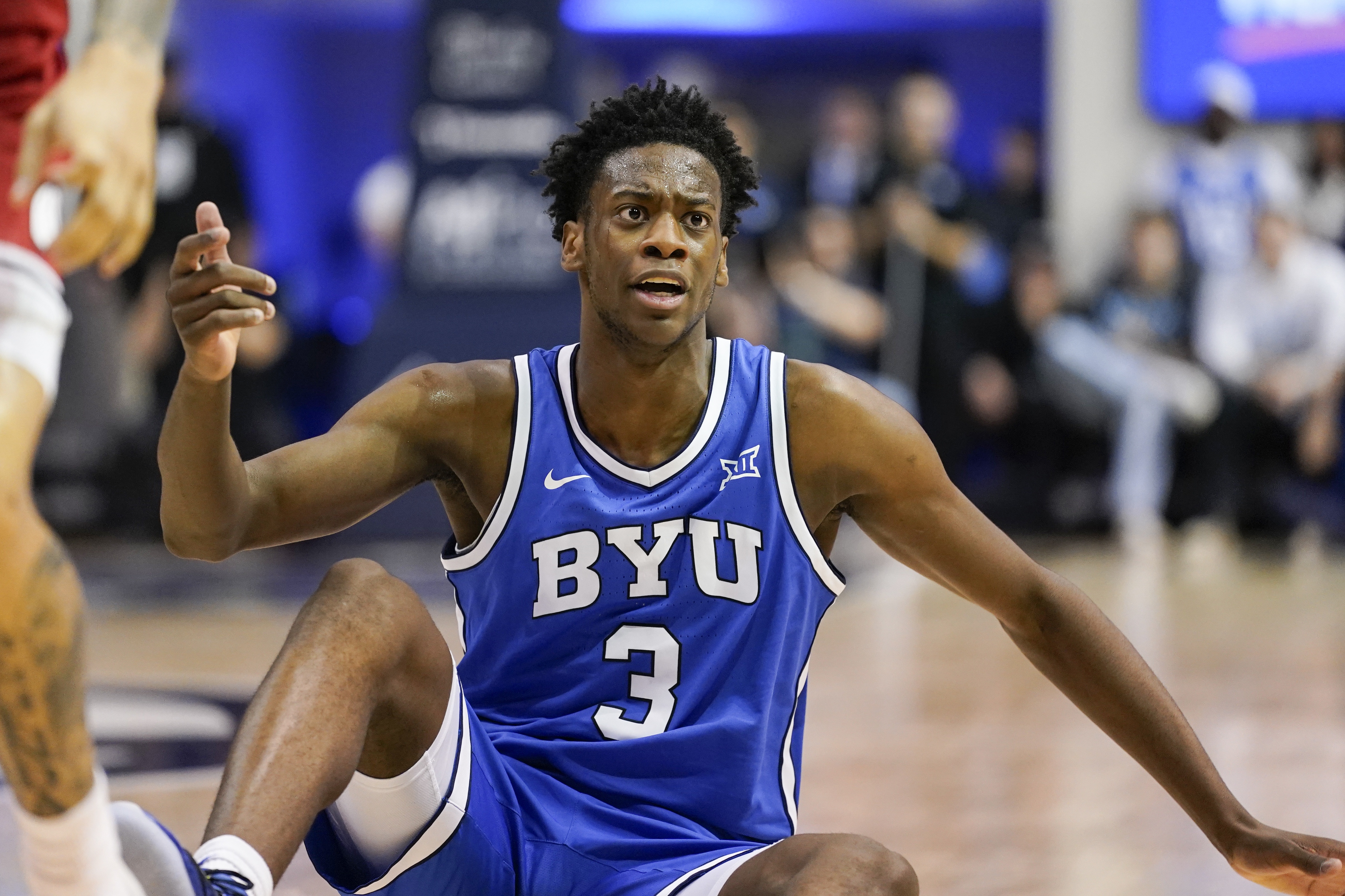 新2登录-状元最大热门可能不参选?AJ·迪班萨:妈妈希望我先拿到学位